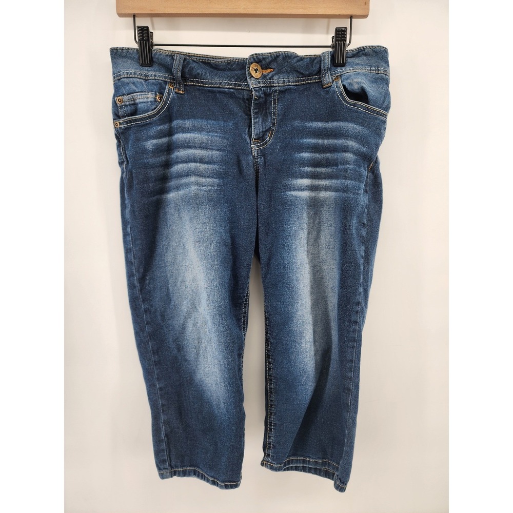 SO Blue Denim Capri Jeans Womens Size 11‎ Medium Wash Embroidered Pockets Y2K